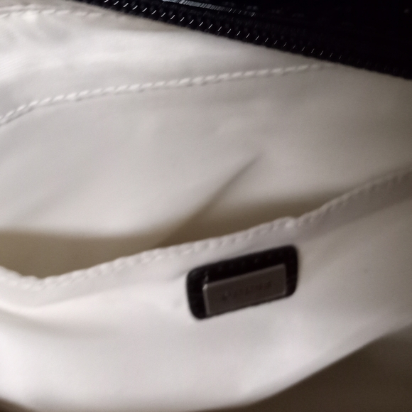 Guess crocodile embossed PVC Vinyl black tote w/shoulder straps clean interior - Picture 10 of 16